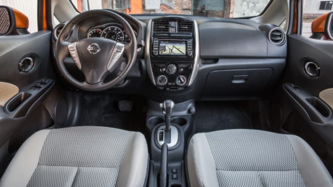 	Nissan Versa (T)  2019